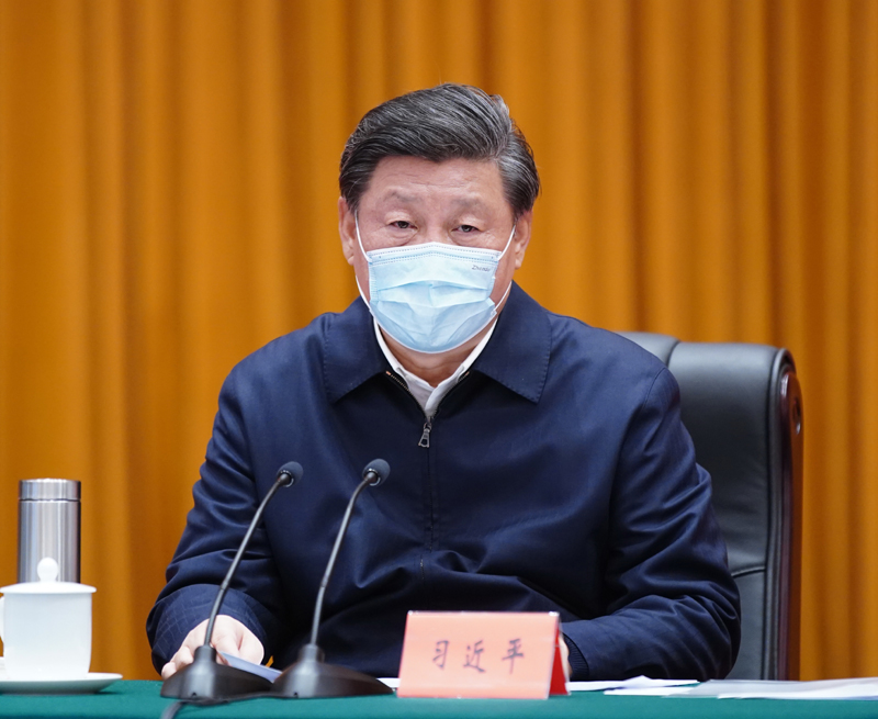 3月10日,中共中央总书记、国家主席、中央军委主席习近平专门赴湖北省武汉市考察新冠肺炎疫情防控工作。这是实地考察结束后,习近平主持召开会议,听取中央指导组、湖北省委和省政府关于疫情防控工作汇报,并发表重要讲话。新华社记者 鞠鹏 摄