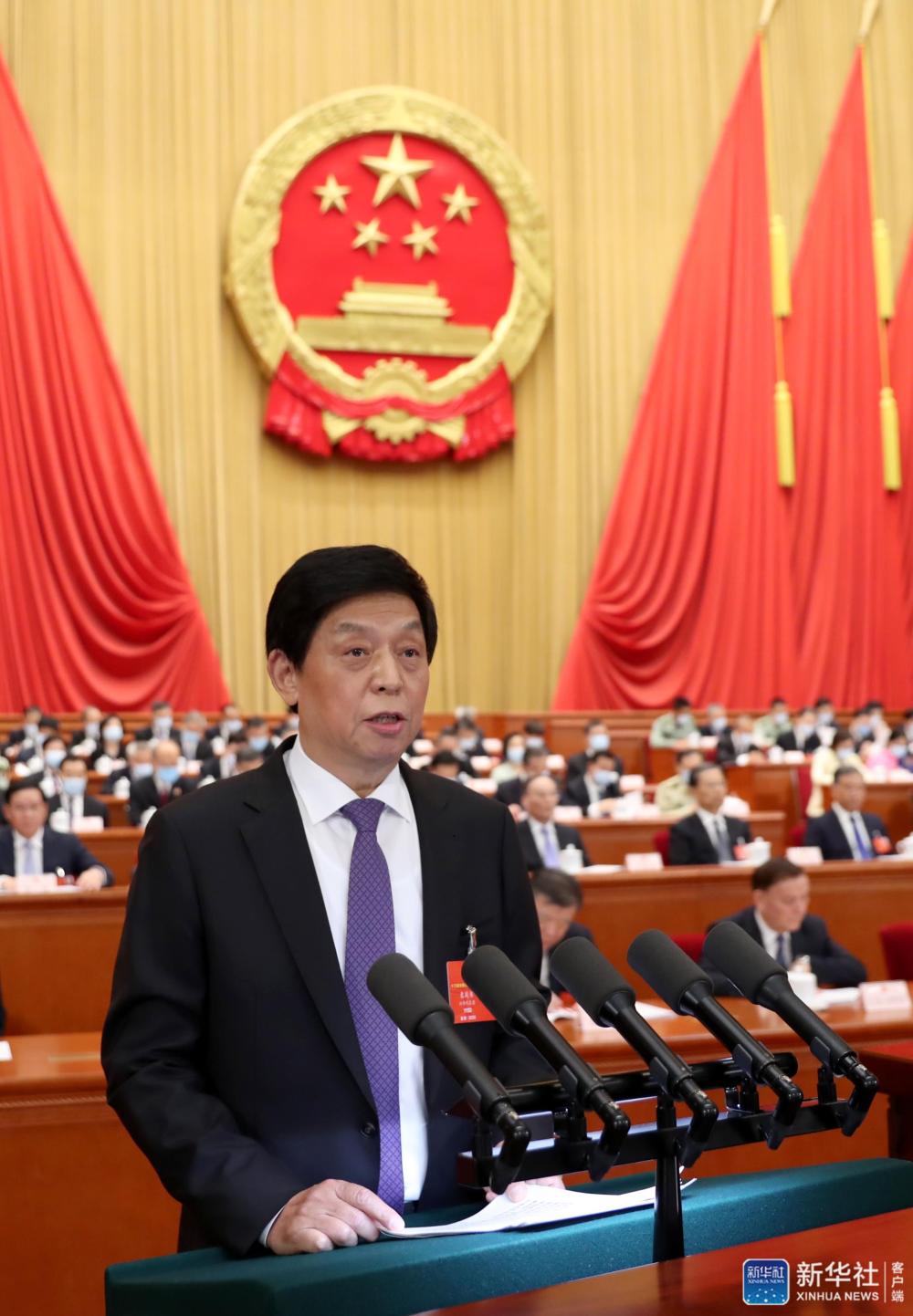 5月25日,十三届全国人大三次会议在北京人民大会堂举行第二次全体会议。全国人大常委会委员长栗战书作全国人民代表大会常务委员会工作报告。新华社记者 黄敬文 摄
