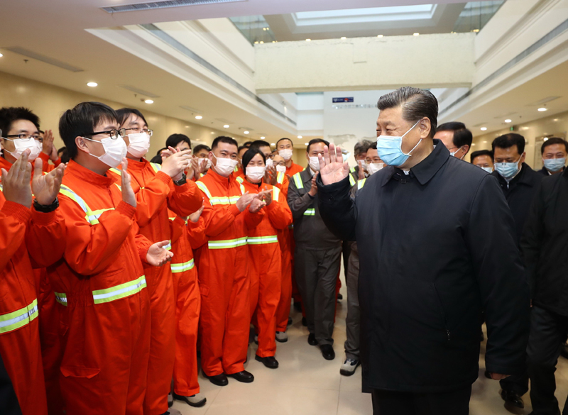 3月29日至4月1日,中共中央总书记、国家主席、中央军委主席习近平在浙江考察。这是3月29日,习近平在宁波舟山港穿山港区,同港口职工代表亲切交流。